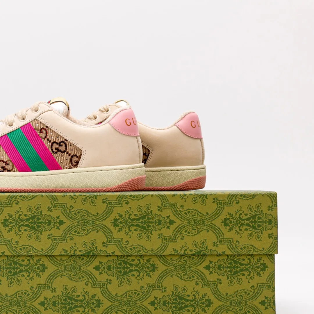 Ex-factory price: RMB 300 [higher version] GUCCI casual sports distressed small dirty shoes, polished cowhide fabric, hand-made distressed effect!  Original terry cloth, delicate, soft, comfortable and breathable. Privately molded steel-stamped two-color original TPU outsole (lower layer is wider, upper layer is narrower) to differentiate the wrong version of the outsole in the market. Fabric, material, outsole, detail comparison SIZE: 34-41, 38-45 regular size (women's 34, 41, men's 38, 45 customized, non-returnable and non-exchangeable) (women's colors and men's models need to be customized)